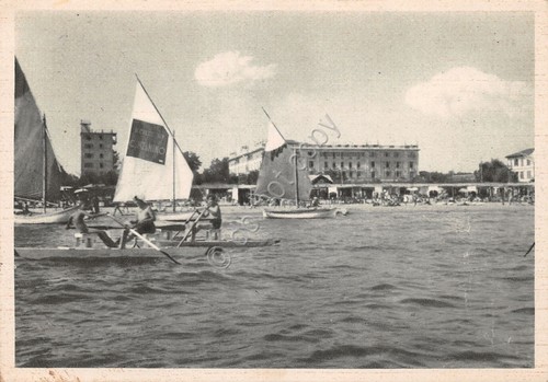 Cartolina Riccione Grand Hotel dal mare pattini 1949 Timbro Profumo …