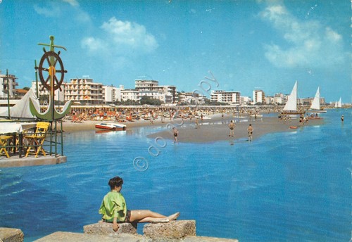 Cartolina Riccione la grande spiaggia vista dal mare hotel animata …