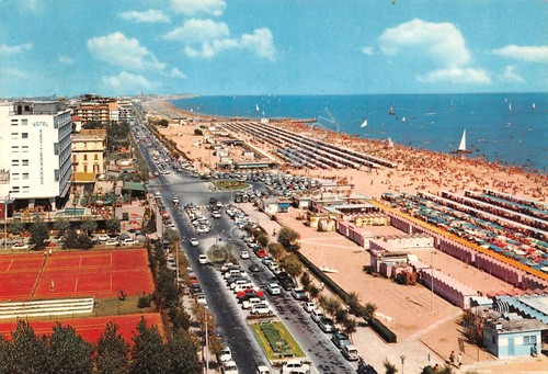 Cartolina Riccione lungomare e spiaggia stabilimenti veduta panoramica 1968