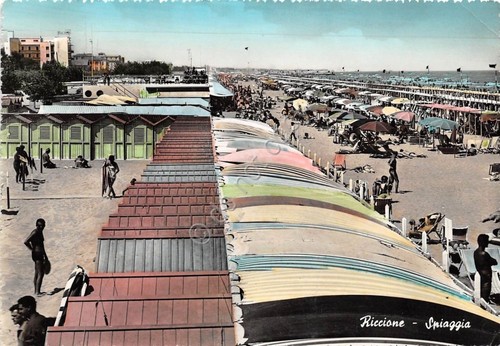 Cartolina Riccione Spiaggia stabilimenti animata colorata 1957