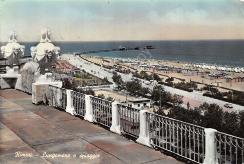 Cartolina Rimini Lungomare e spiaggia colorata 1956