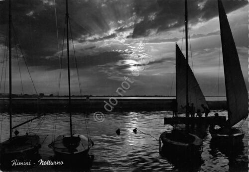 Cartolina Rimini notturno barca a vela 1957