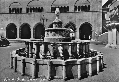Cartolina Rimini Piazza Cavour e fontana 1960