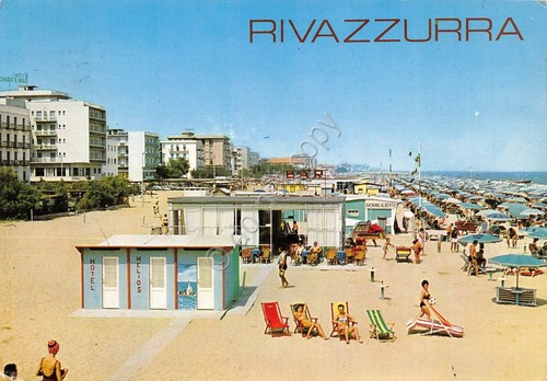 Cartolina Rivazzurra spiaggia Hotel Helios animata bagnino Alberto 1970
