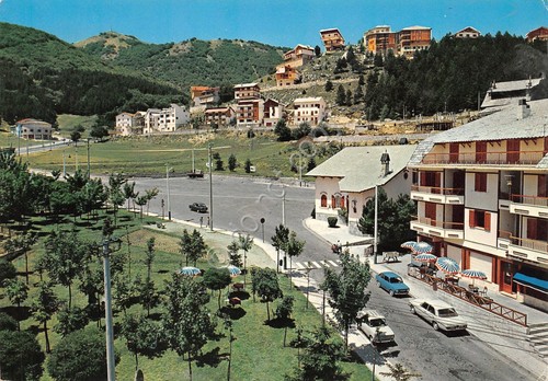 Cartolina Roccaraso strada di paese bar case1970