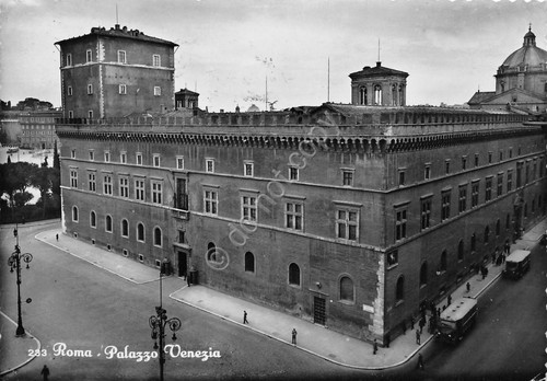 Cartolina Roma Palazzo Venezia Timbro Arti e Costumi Venezia 1952