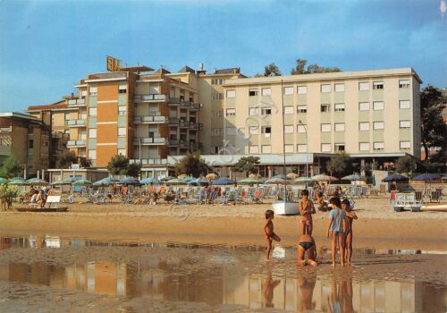 Cartolina Roseto degli Abruzzi Hotel Bellavista spiaggia animata