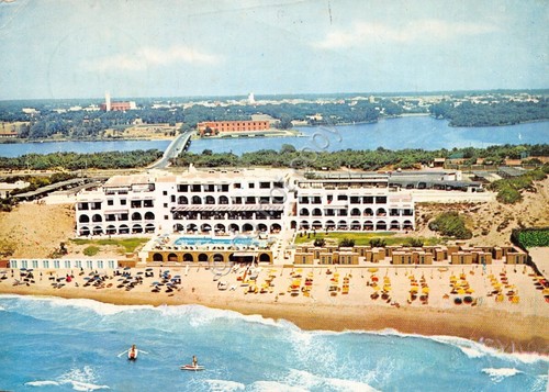Cartolina Sabaudia Hotel Le Dune 1976 Timbro visitate Circeo (Latina)