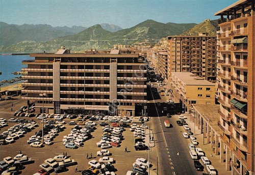 Cartolina Salerno Piazza Vicinanza case Assicurazione anni '80