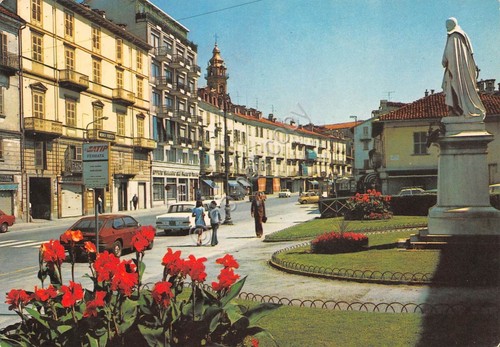 Cartolina Saluzzo Corso Italia Monumento a Silvio Pellico animata auto