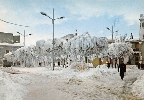 Cartolina San Bartolomeo in Galdo Piazza Garibaldi nevicata