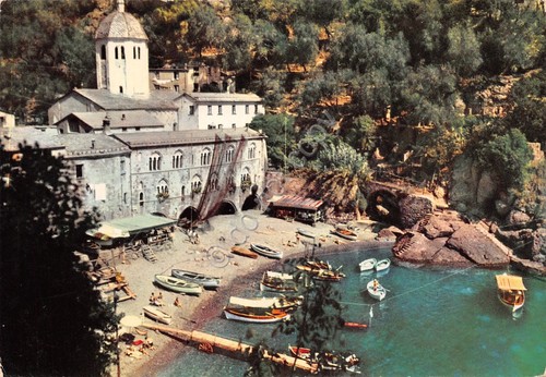 Cartolina San Fruttuoso di Camogli baia animata reti da pesca
