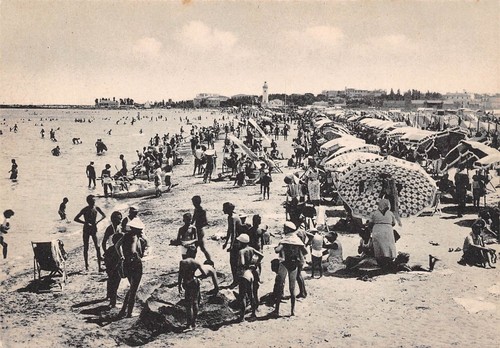 Cartolina San Giuliano Mare spiaggia animata