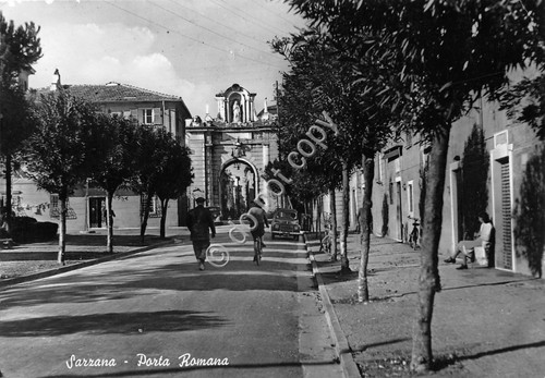 Cartolina Sarzana Porta Romana Animata 1956 (La Spezia)