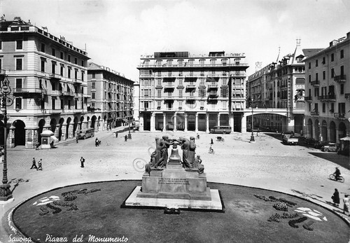 Cartolina Savona Piazza del Monumento animata 1947 segnata