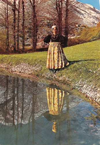 Cartolina Scanno Costume tradizionale donna in abito tradizionale (L'Aquila)
