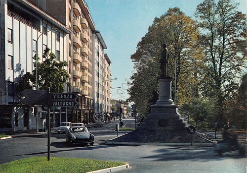 Cartolina Schio Via Baccarini strada bivio auto anni '80
