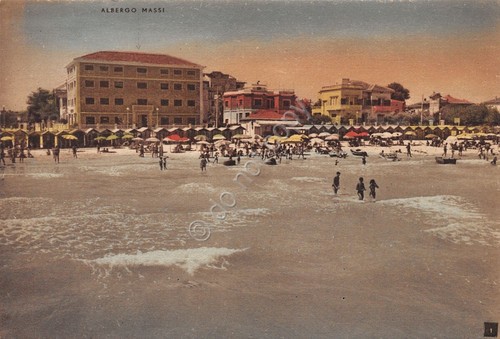 Cartolina Senigallia Albergo Massi n. 1 Spiaggia animata colorata