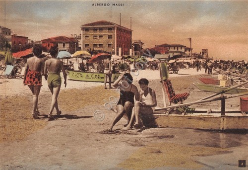 Cartolina Senigallia Albergo Massi n. 4 Spiaggia animata colorata