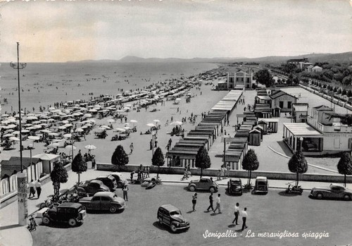 Cartolina Senigallia Spiaggia auto d'epoca