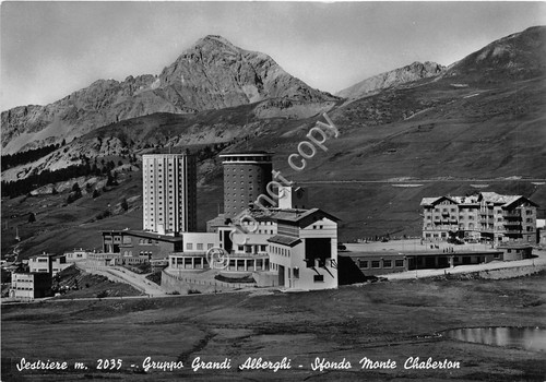 Cartolina Sestriere Gruppo Grandi Alberghi Sfondo Monte Chaberton
