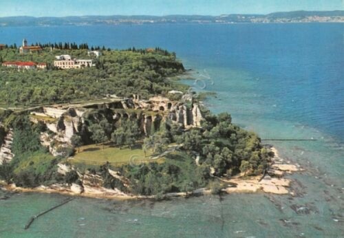 Cartolina Sirmione panorama aereo Grotte di Catullo (Brescia)