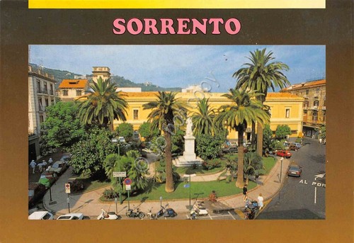 Cartolina Sorrento Piazza Sant'Antonino grafica anni '90