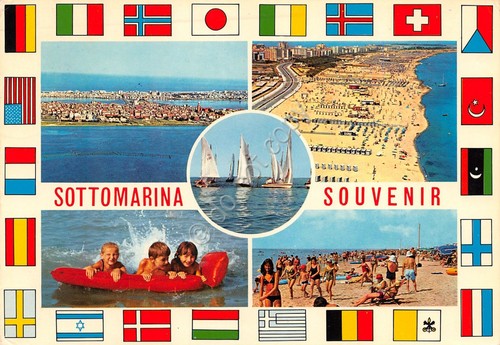 Cartolina Sottomarina 4 vedute spiaggia animata con bandiere (Venezia)