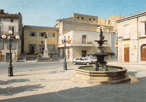 Cartolina Sparanise Piazza del Municipio auto case fontana anni '80
