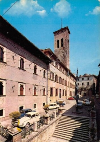 Cartolina Spoleto Palazzo Comunale auto d'epoca (Perugia)