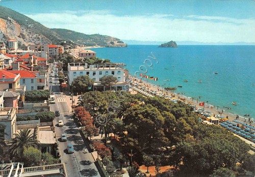 Cartolina Spotorno Giardini e spiaggia case strada anni '70