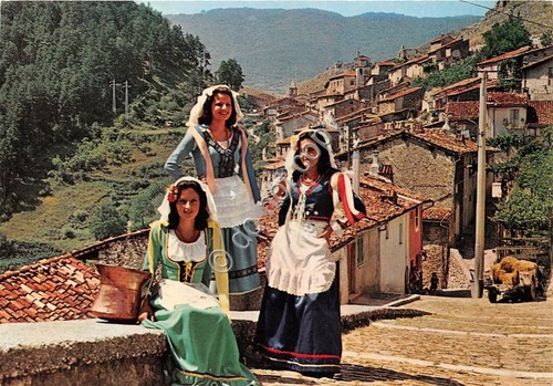 Cartolina Tagliacozzo scorcio panoramico abiti tradizionali 1973