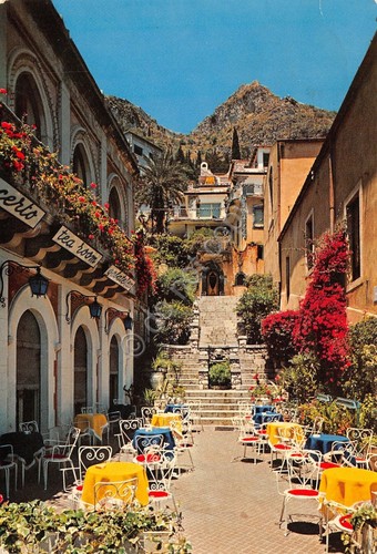 Cartolina Taormina una via con tavolini tea room gelateria e …
