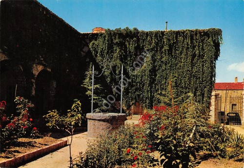 Cartolina Tempio Pausania Cortile ex convento degli Scolopi pozzo