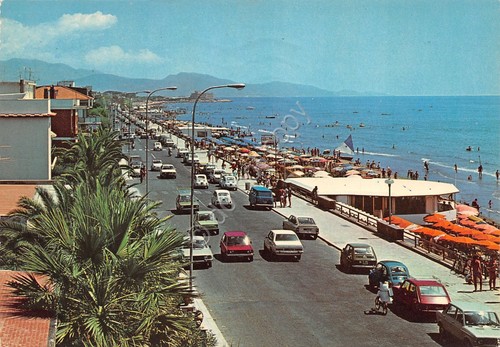 Cartolina Terracina Lungomare Circe 1981 auto d'epoca
