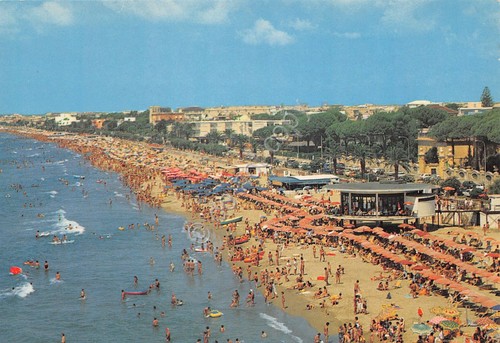 Cartolina Terracina spiaggia di Ponente lungomare Circe animata anni '80