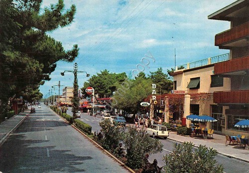 Cartolina Tirrenia Viale del Tirreno distributore Gulf Tabacchi bar 1974