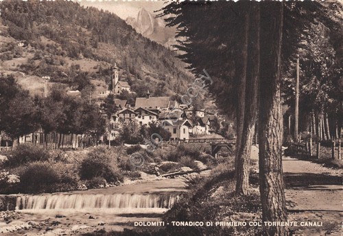 Cartolina Tonadico di Primiero con torrente Canali 1955
