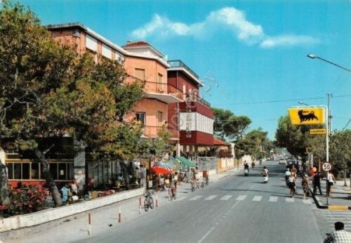 Cartolina Tortoreto Lido Viale delle Sirene 1971 Agip ristorante
