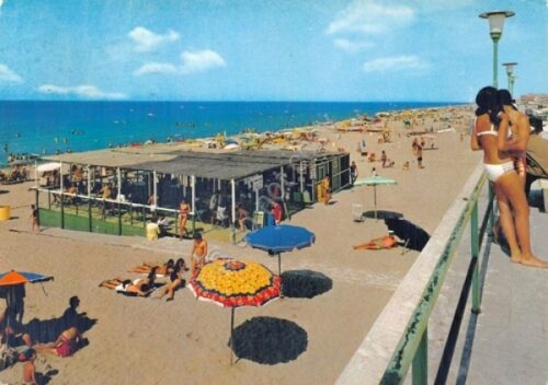 Cartolina Torvaianica animata spiaggia 1975