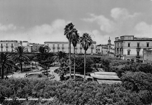 Cartolina Trani Piazza Vittori Emanuele 1957