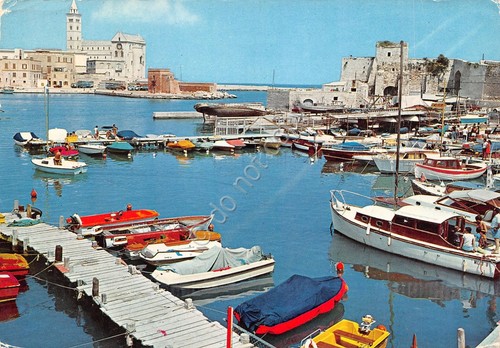 Cartolina Trani Porto Turistico 1976 piccole grinze (Bari)