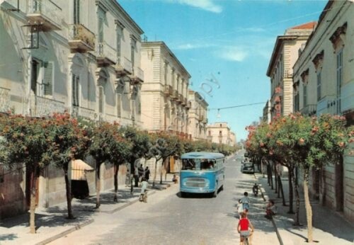 Cartolina Trani Via Cavour pullman animata