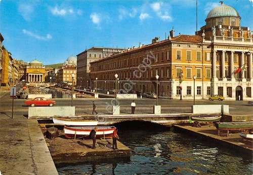 Cartolina Trieste Canale e Chiesa S. Antonio Nuovo animata barche