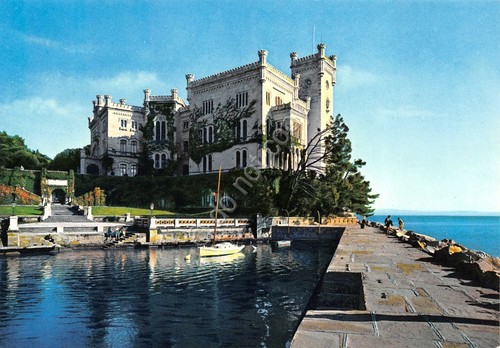 Cartolina Trieste Castello di Miramare dal mare porticciolo