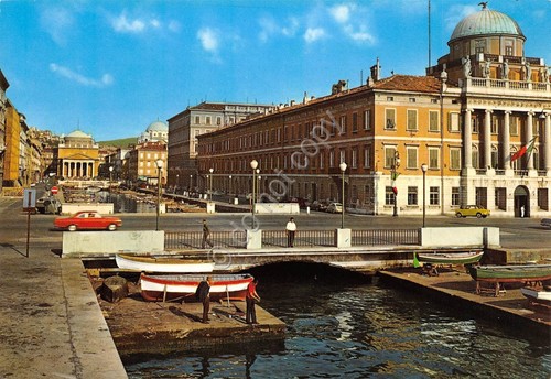 Cartolina Trieste Chiesa S. Antonio Nuovo e canale barche