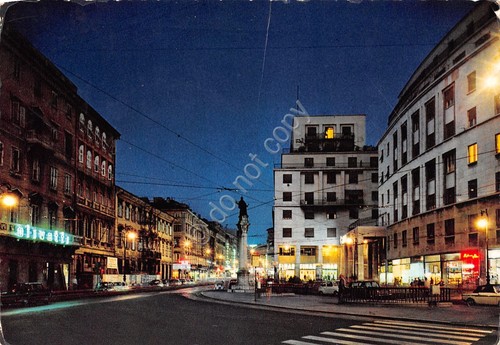 Cartolina Trieste Piazza della Borsa e Corso Olivetti notturno 1966