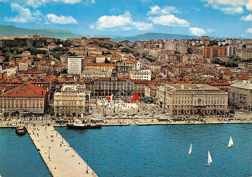 Cartolina Trieste Piazza Unità d'Italia e le rive 1984
