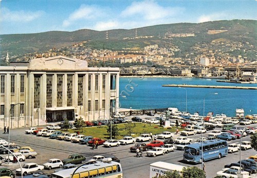 Cartolina Trieste Stazione Marittima auto