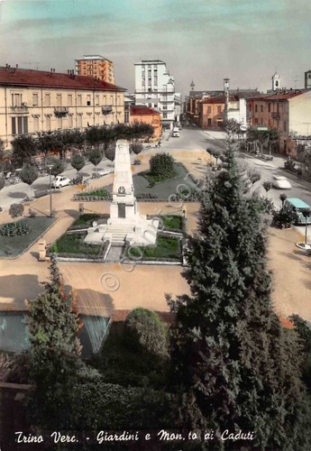 Cartolina Trino Vercellese Giardini e Monumento ai Caduti case colorata …